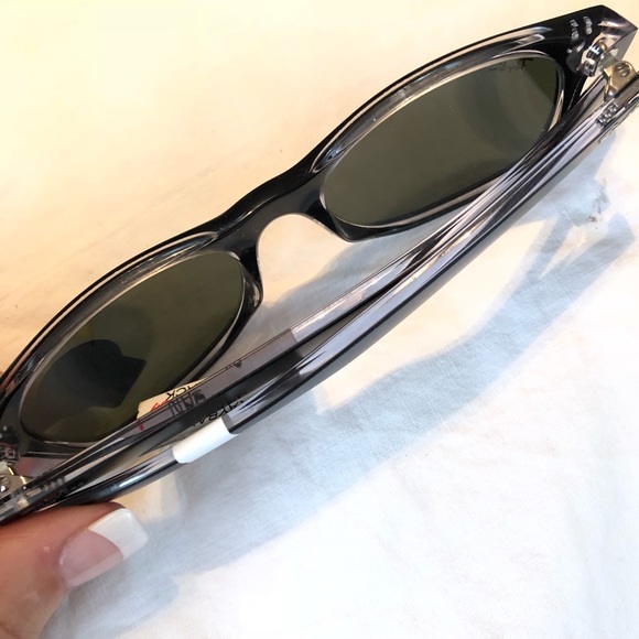 🔥NEW!!🔥 Ray-Ban Wayfarer Color Mix Sunglasses - Picture 4 of 8